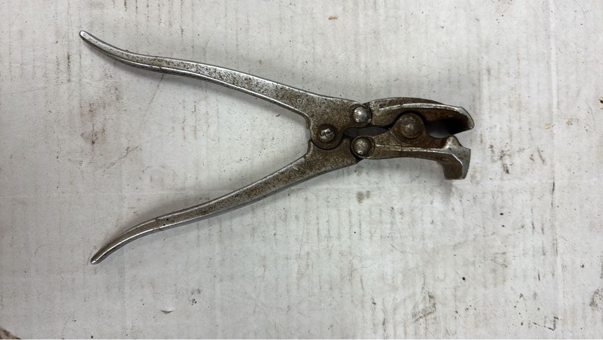 Tous les outils: Beisszange Metall – D'occasion à Meienberg par sony252