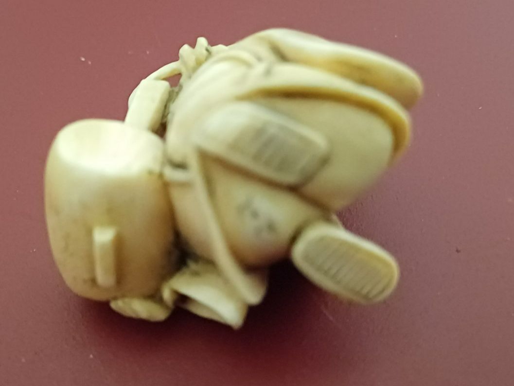 Figuren: Antike Neksuke Japan  Mann mit Sack signiert – Gebraucht aus Zürich von carolina71 1