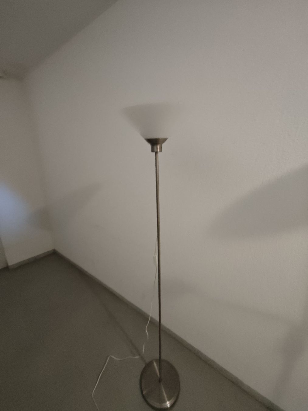 Lampes: Stehlampe aus Metall – D'occasion à Zürich par fed_c62n