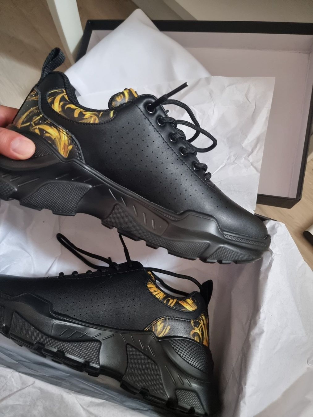 Versace Chaussures hommes: Versace Sneaker low 39 – Neuf avec emballage d'origine à Mauren par ehr_5cy6 1