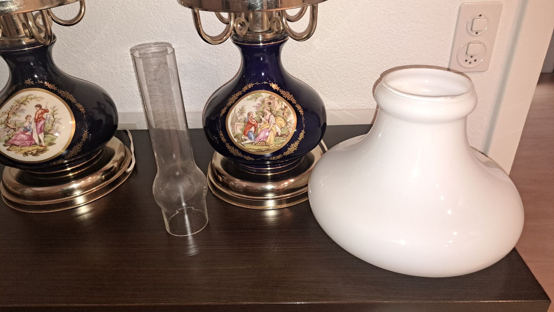 Lampade: Antike Lampen mit feiner Bemalung, 2 Stk.  – Usato da Kölliken venduto da Upcycling-by-Mc-TAM 3