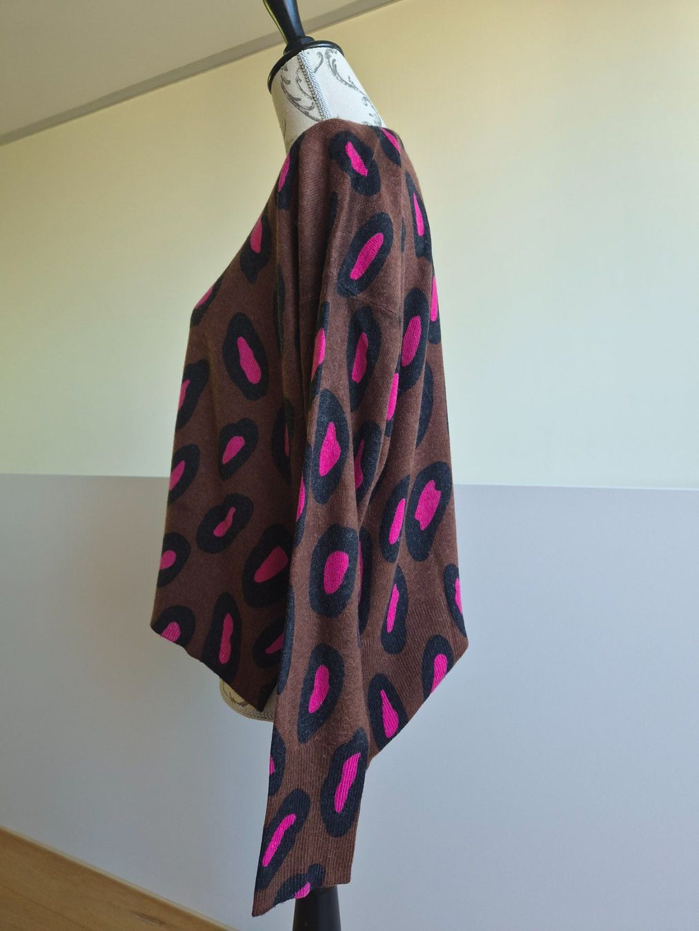 Pullover & Sweatshirts: Damen Pullover braun pink mit Leopardenmuster Gr. 36 – Gebraucht aus Spiegel b. Bern von brand06 2