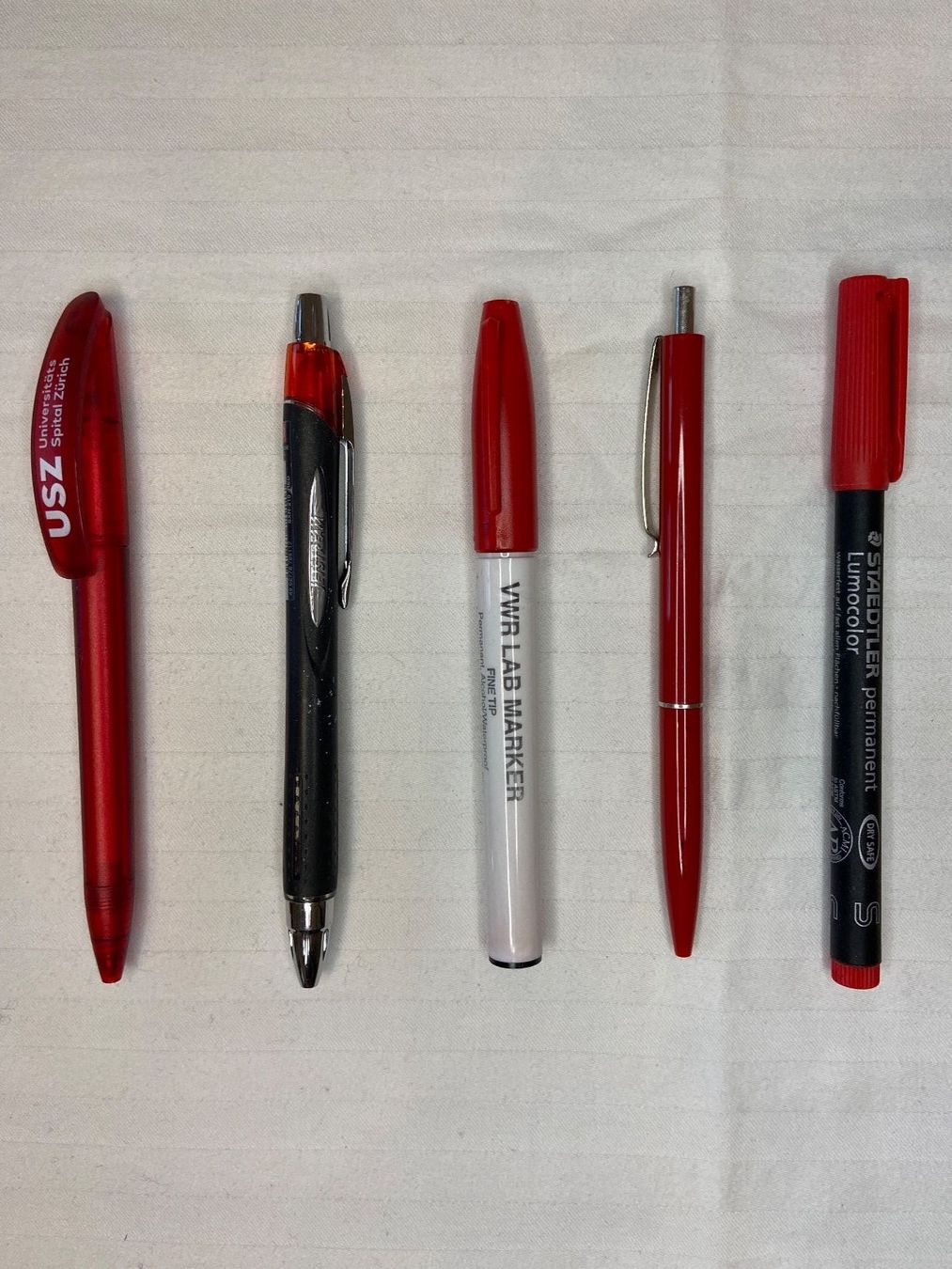 Stifte & Marker: 5 Kugelschreiber (rote Tinte) – Gebraucht aus Zürich von dedasiba