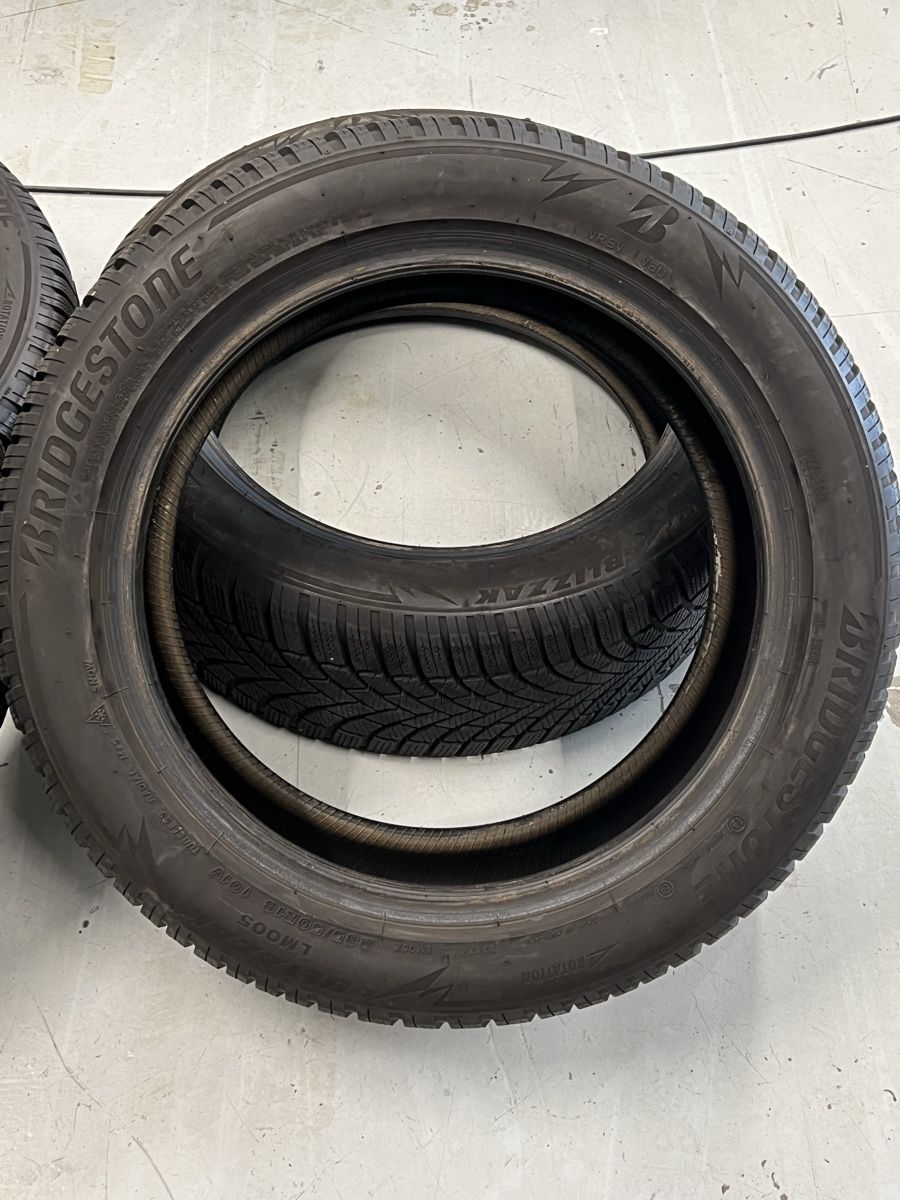 Bridgestone Pneumatici & Ruote complete: Winterreifen Bridgestone 235/50/18 – Usato da Hünenberg venduto da Auto-Klinik01 2