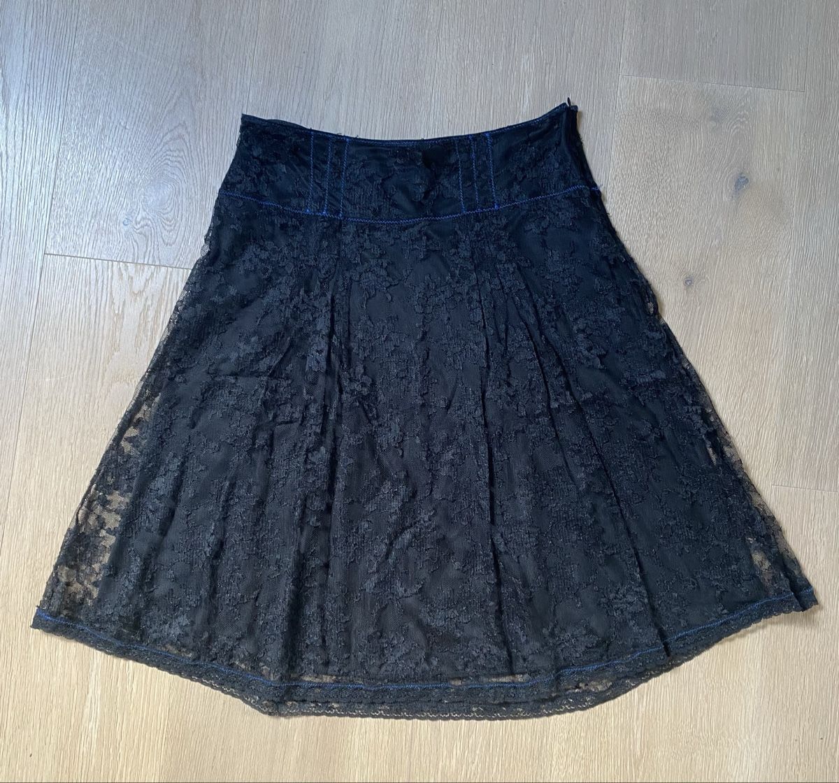 Massimo Dutti Gonne: Neuwertiger schwarzer Spitzenrock Marke Massimo Dutti Gr. 38 – Usato da Winkel venduto da Flyhy2020