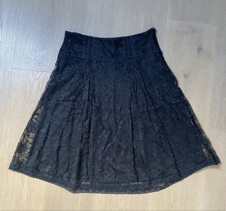 Neuwertiger schwarzer Spitzenrock Marke Massimo Dutti Gr. 38
