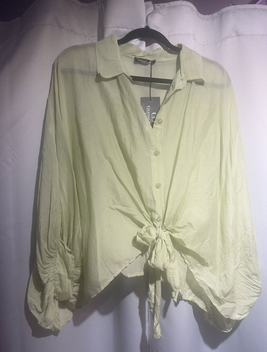 Blusen: Halbtransparente Binde-Bluse mit Ballon-Ärmeln 20% Seide – Neu und originalverpackt aus Zürich von Naebeli 1