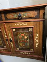 Rustikale Kommode, handbemalt - nach altem Berner Motiv