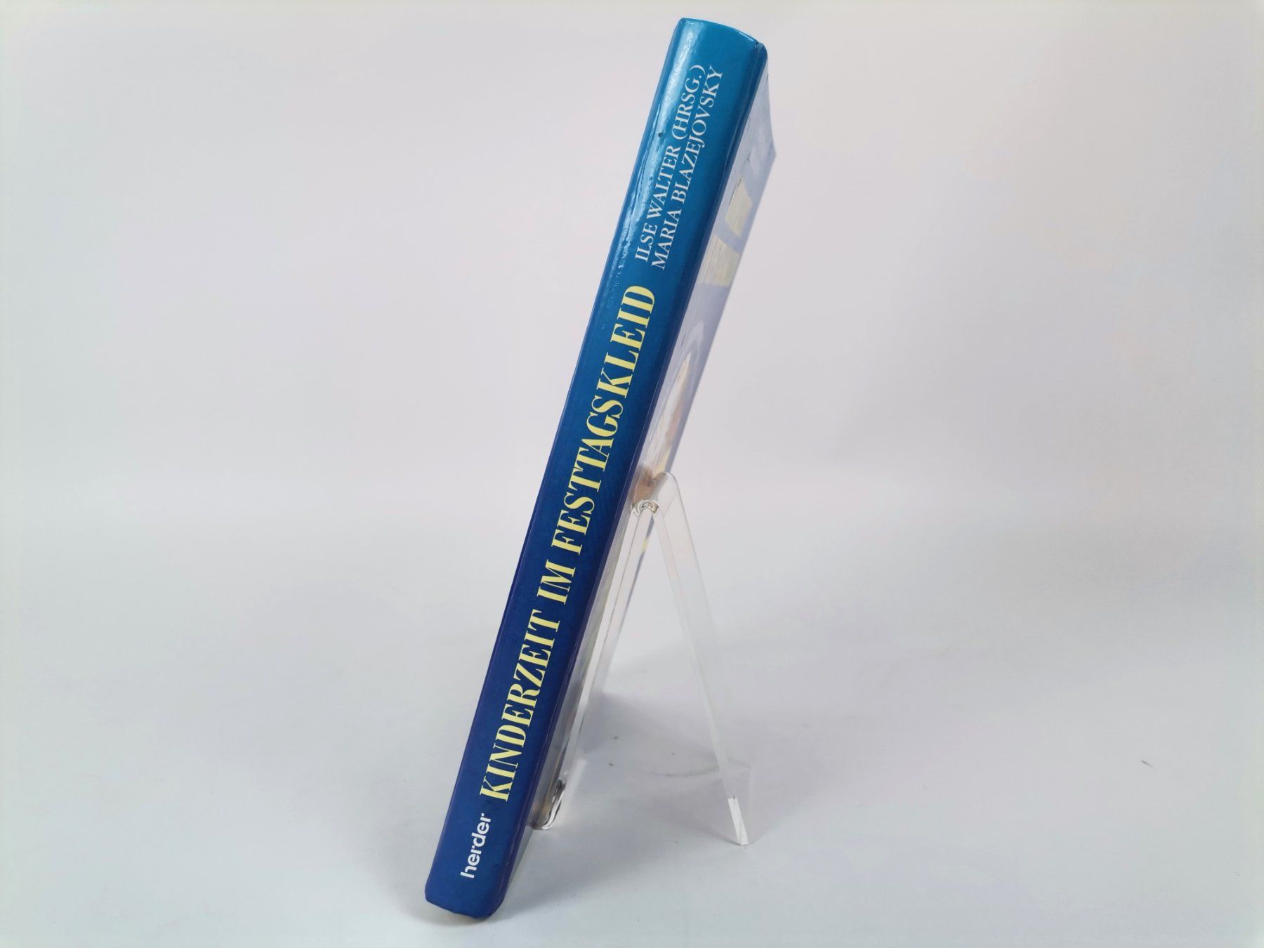 Libri: Buch Kinderzeit im Festtagskleid – Usato da Schaffhausen venduto da Restwert_SH 2