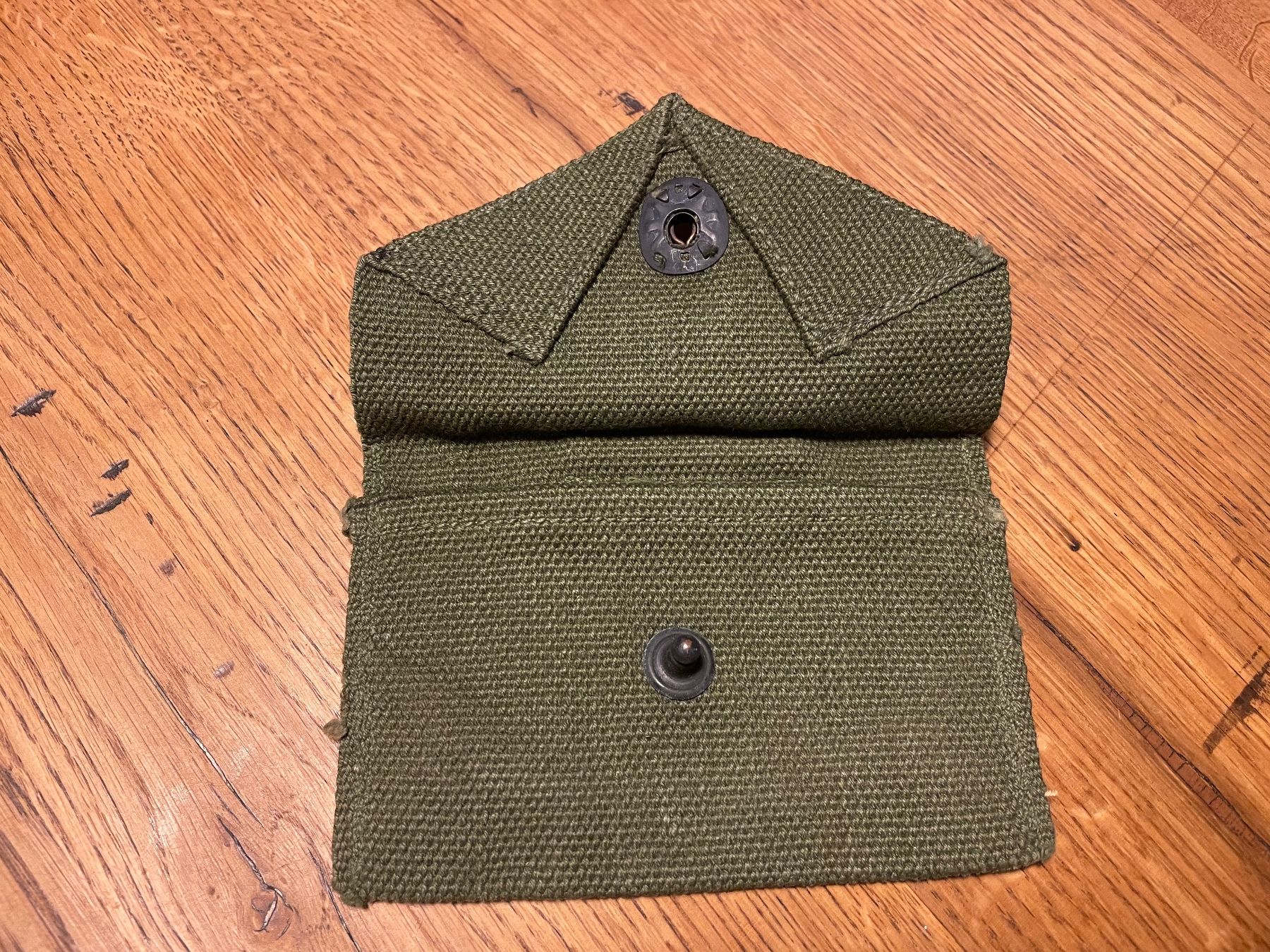 US Army Uniformi: U.S. Army Original WW2 first aid – Usato da Oberbütschel venduto da Woodie2005 1