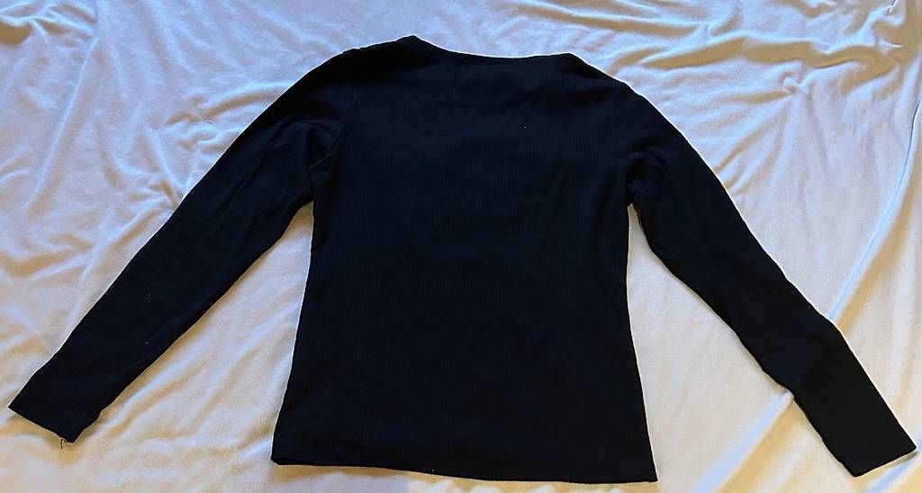 Pullover & Sweatshirts: schwarzes Langarmshirt  – Gebraucht aus Trub von elinschleiderschrank 1