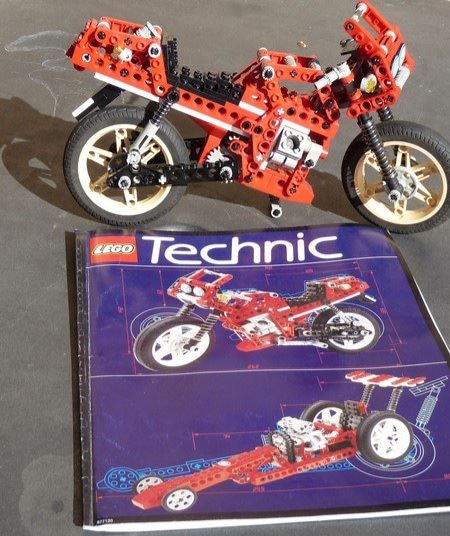 1x Lego Technic Set Circuit Racer Motorrad 8422 vergilbt unvollständig
