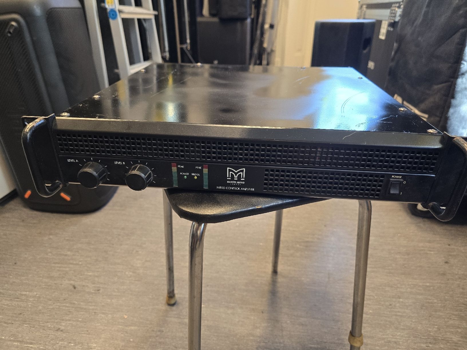 Amplificateurs: Martin Audio M800 power Amplifier 800 W  – D'occasion à Zürich par Roy-Events-Zurich
