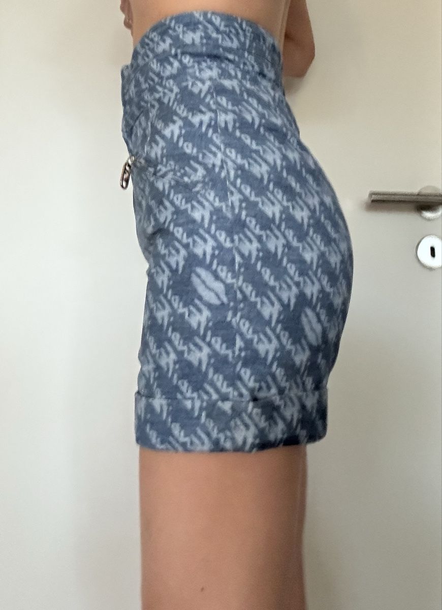 Jeans: Fendi High-Waisted Logo Denim Shorts – Nuovo (secondo la descrizione) da Vésenaz venduto da ann_7knk 1