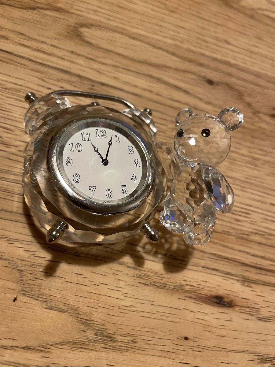 Swarovski Figuren: Bär mit Uhr Swarovski  – Gebraucht aus Flawil von Naphtali 1