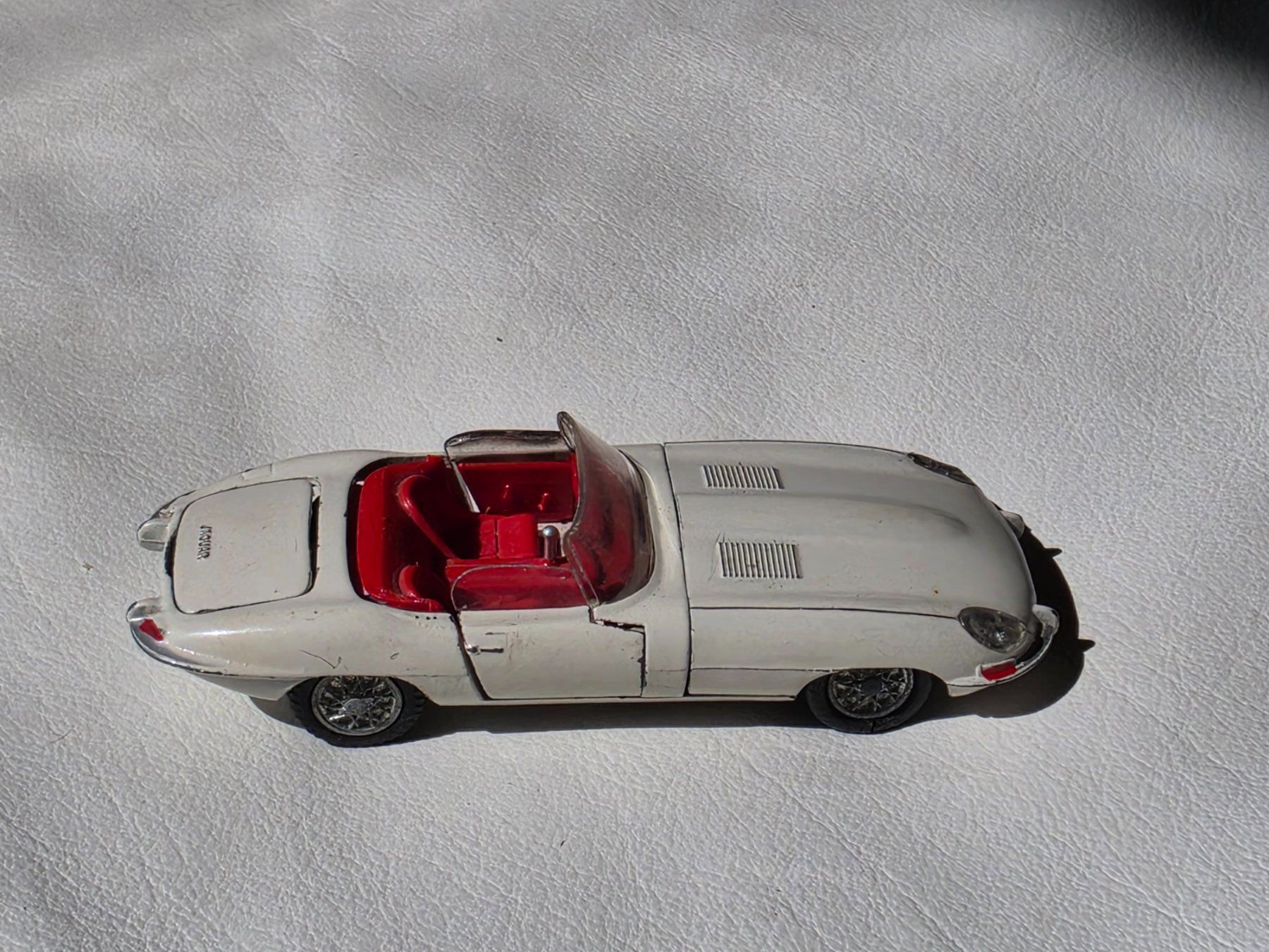Tekno Voitures modèles: Tekno Denmark Jaguar "E" Type Modellauto Spielzeugauto – D'occasion à Fischbach-Göslikon par PitBullDoll 1