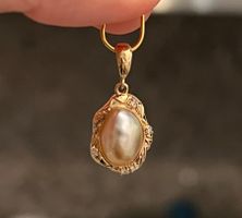Anhänger in 18k Gold mit Südseeperle u. Diamanten
