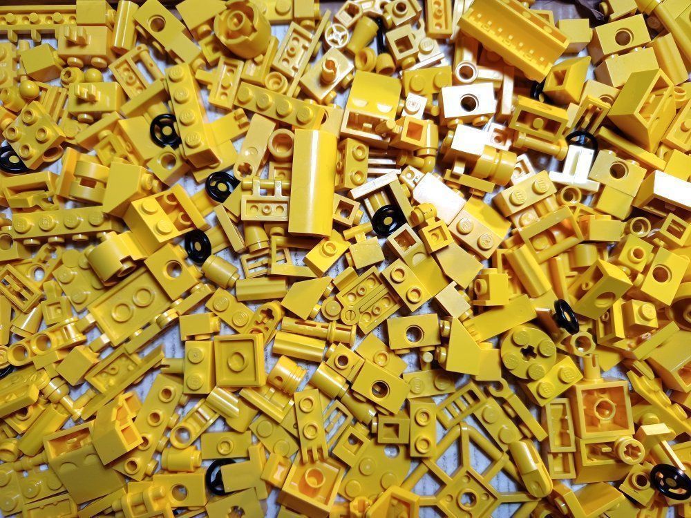 Lego Kit di costruzioni: Lego Technic 300 Gelbe Kleinteile -P52 – Usato da Morges venduto da cardeman61