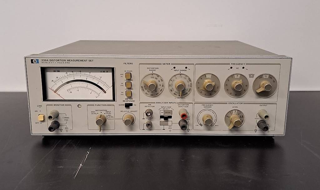 Misurare: Hewlett-Packard HP 339A Distortion Measurement Set – Usato da Gümmenen venduto da S.Jaberg