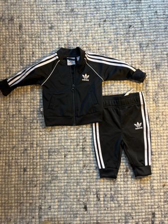 Adidas Baby Trainingsanzug Schwarz, Grösse 68, Top Zustand!