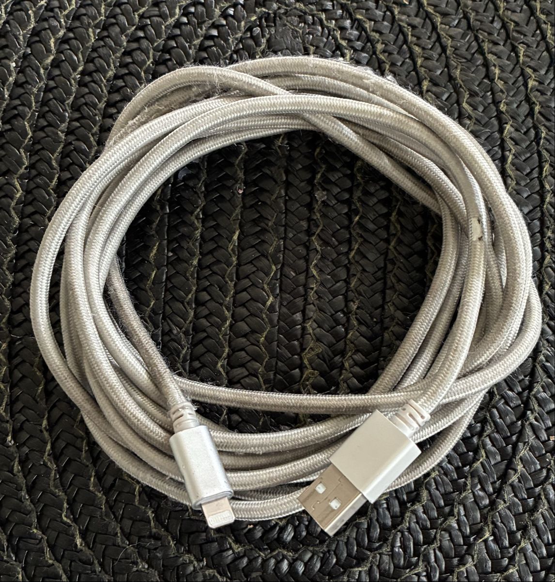 Cavi: I-Phone Ladekabel 300 cm mit Lightning Stecker – Usato da Oberrüti venduto da Jomaru