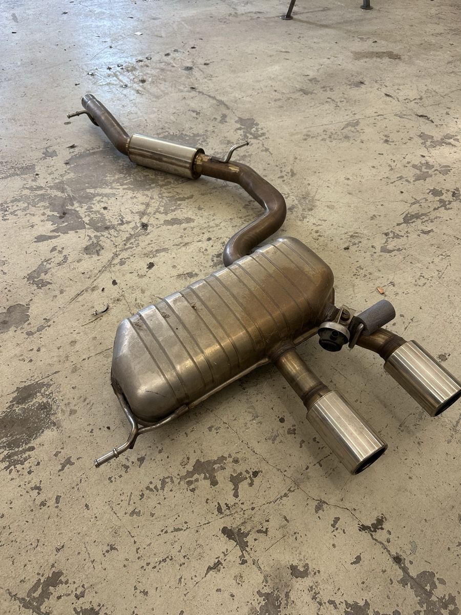 Échappements: VW Golf 5 R32 Auspuff ab Kat – D'occasion à St. Antoni par 031ale 1