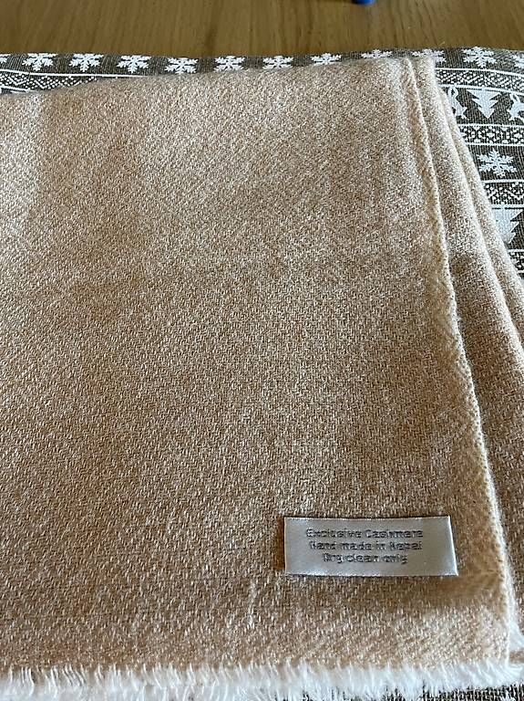 Foulard & Sciarpe: Sciarpa cashmere nuova  – Usato da Balerna venduto da lis_qx6r