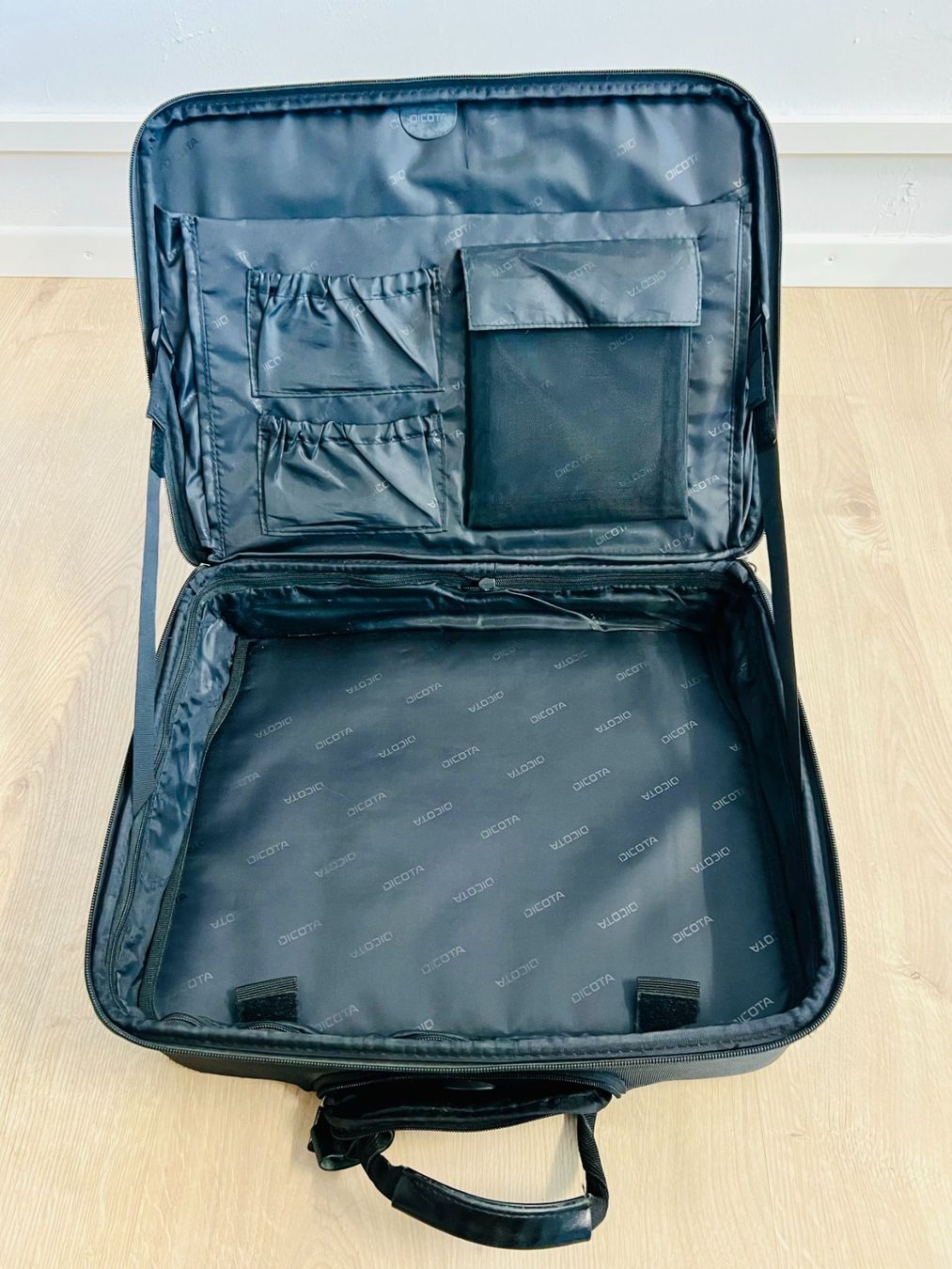 Altro in Aeronautica: Schwarzer Business-Trolley von Dicota mit diversen Fächern – Usato da Dietikon venduto da ExaLightAndSound 9