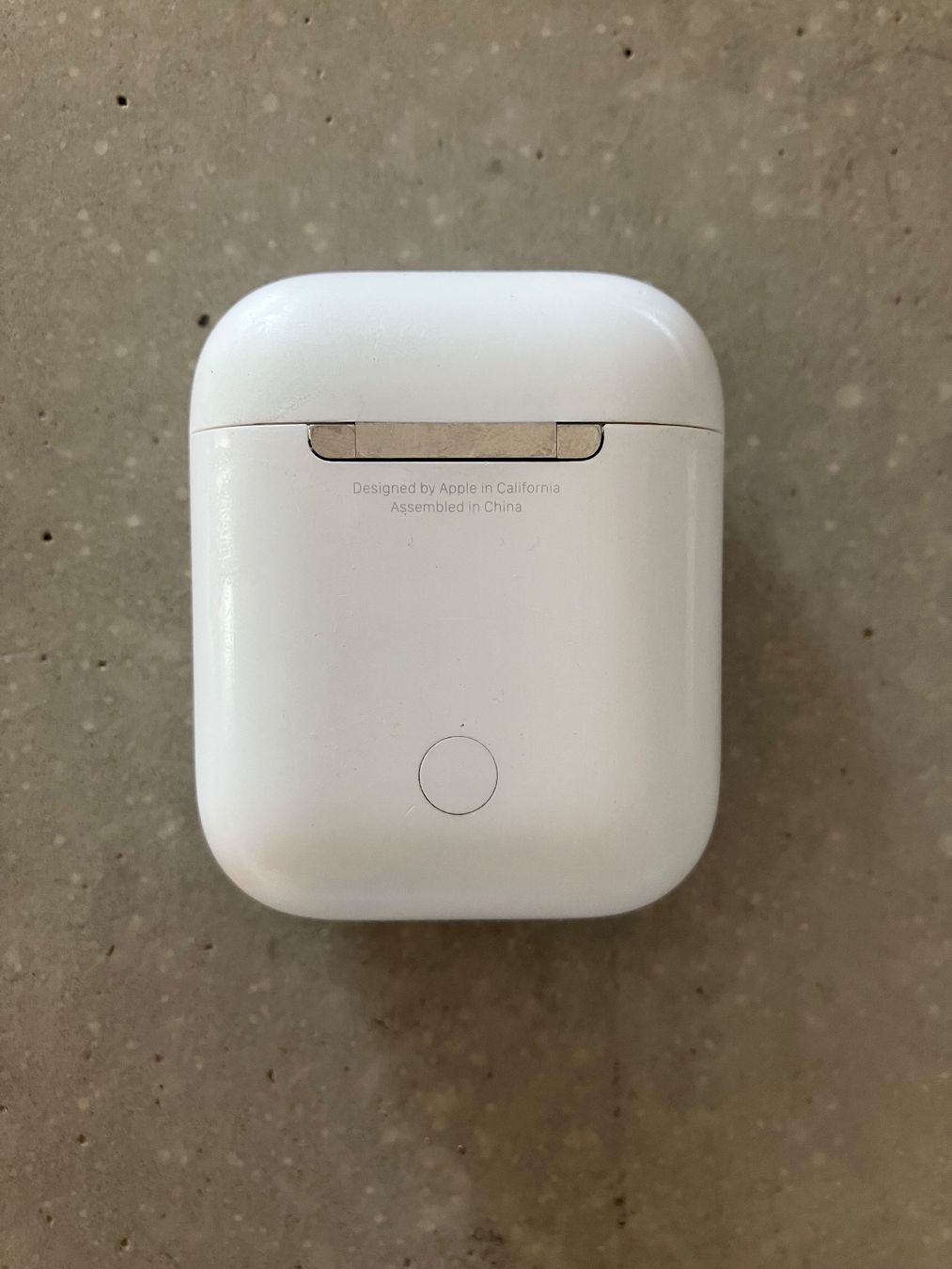 Apple Cuffie: APPLE AIRPODS Case – Usato da Lausanne venduto da mr.v 2