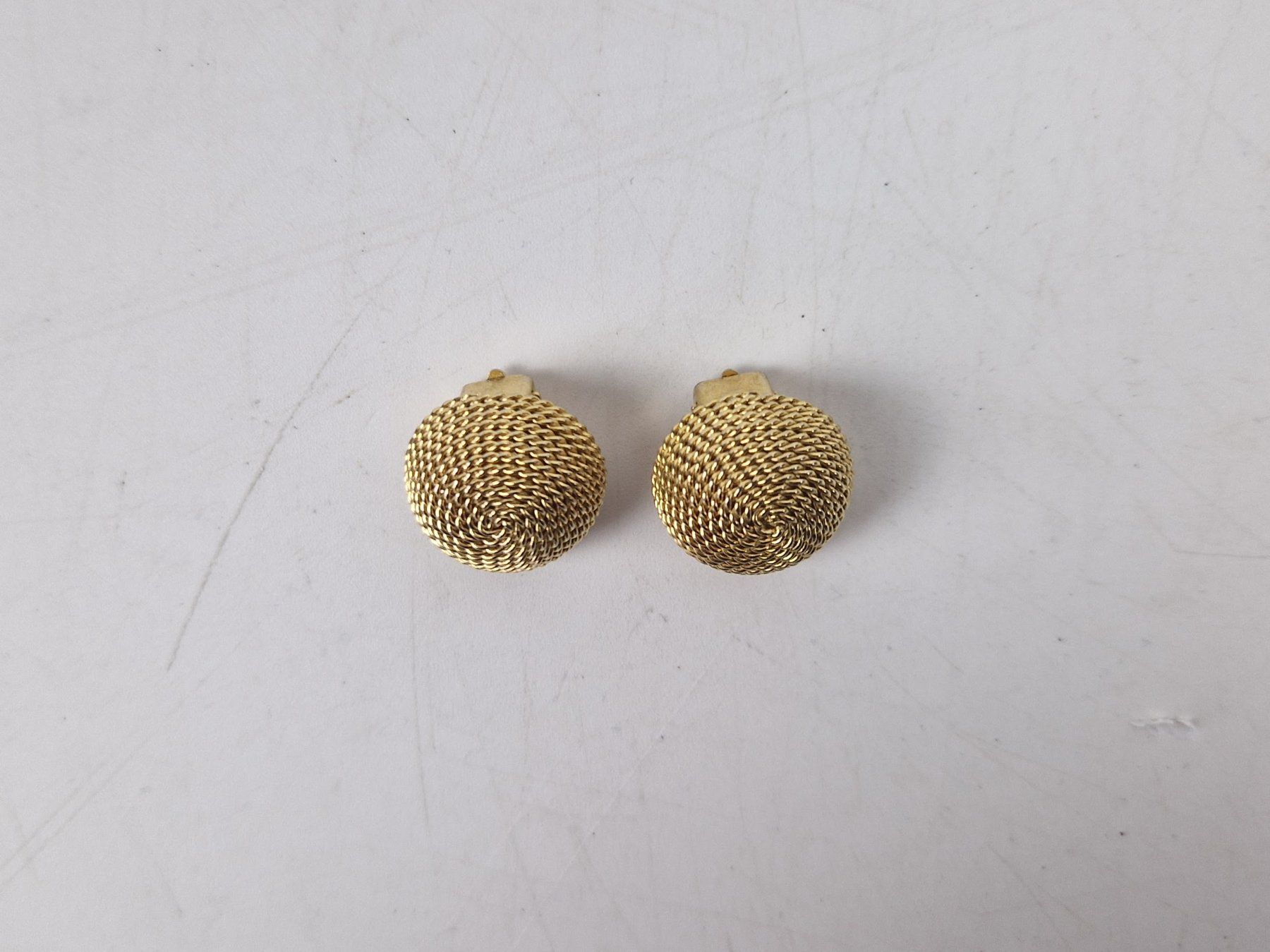 Ohrringe & -stecker: Runde Clip-Ohrringe in Goldfarbe – Gebraucht aus Muhen von Restwert_Muhen 1