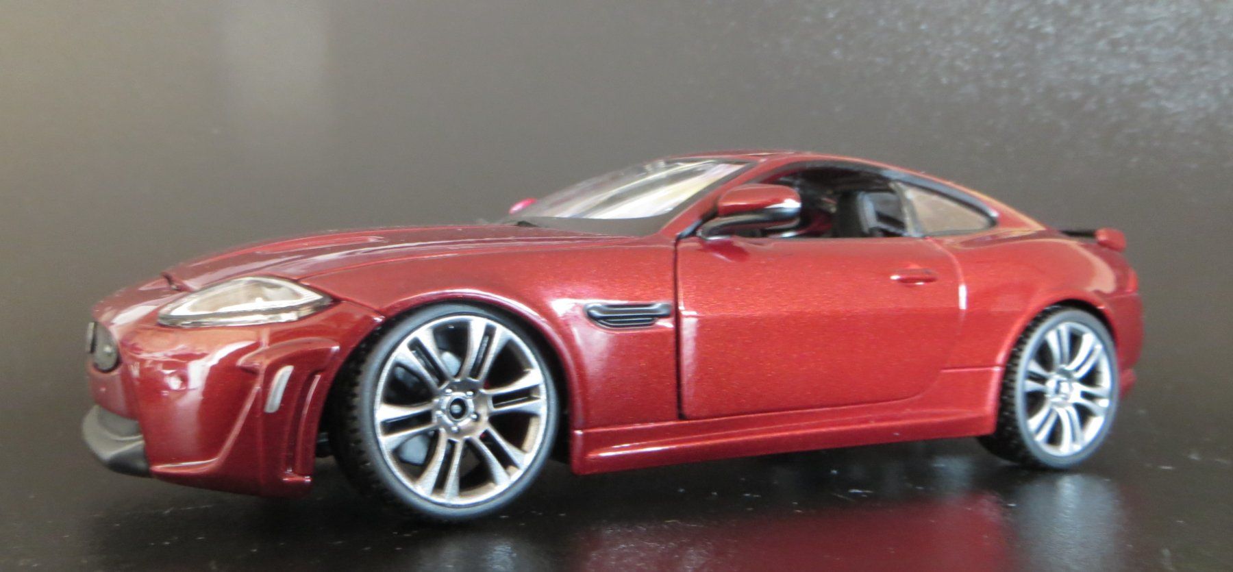 Bburago Modellautos: Jaguar XKR – Gebraucht aus Herisau von Simonalb 1