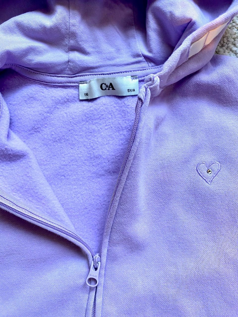 C&A Jacken & Mäntel: Mädchen  Kapuzenjacke , lila Gr.110 – Gebraucht aus Uster von ros_pym8 3
