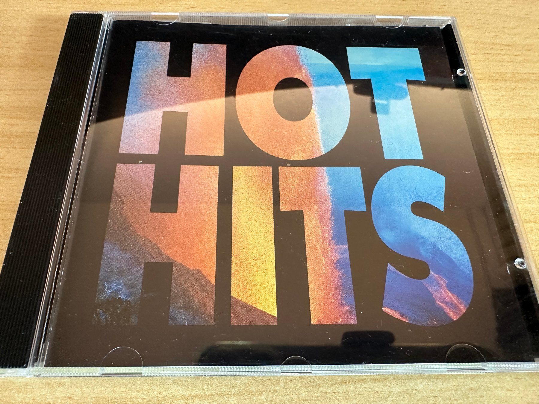 CD: Various – Hot Hits – Usato da Rikon im Tösstal venduto da Alpenmutz