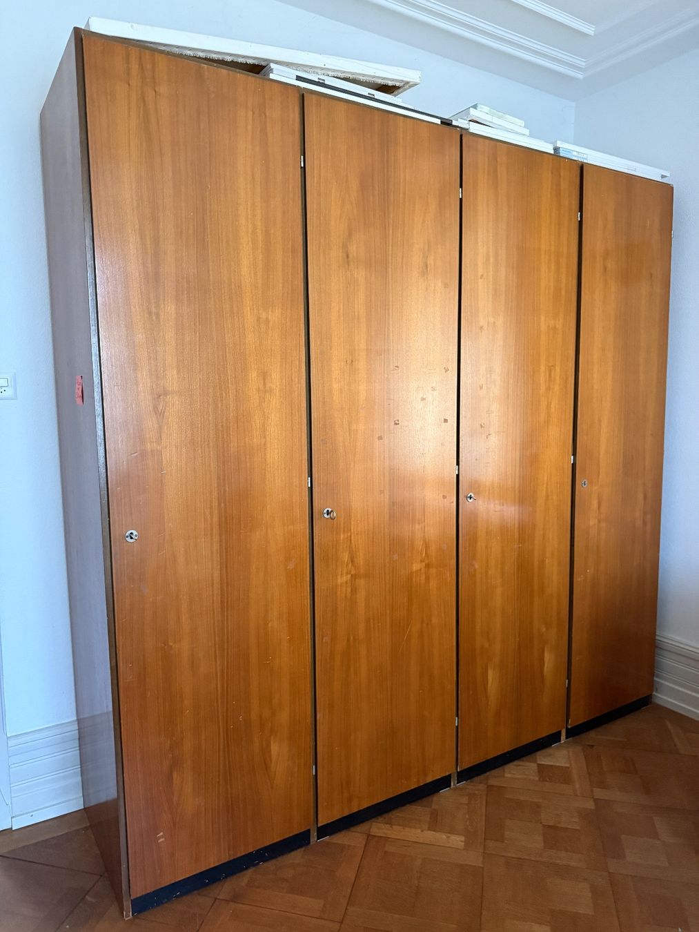 Schränke: Geräumiger Kleiderschrank – Gebraucht aus Baden von mka_dv89