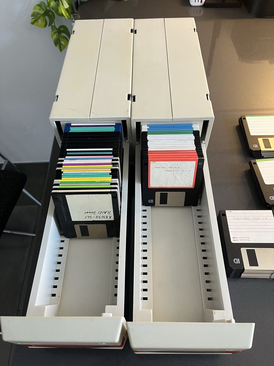 Software: Floppy Disketten 3.5 Zoll Vintage Software Sammlung – Usato da Bern venduto da Meatball 4