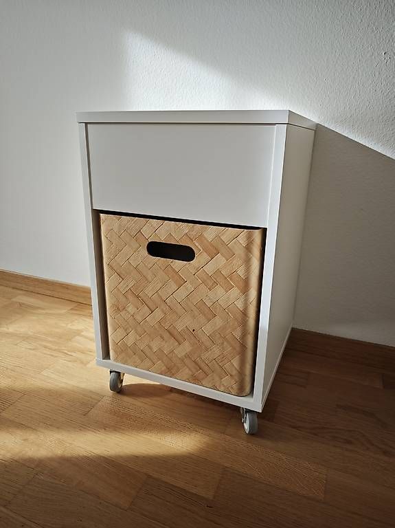 Ikea Banconi: Ablagetisch/Regal auf Rollen Ikea Vihals – Usato da Unterentfelden venduto da mntn 1