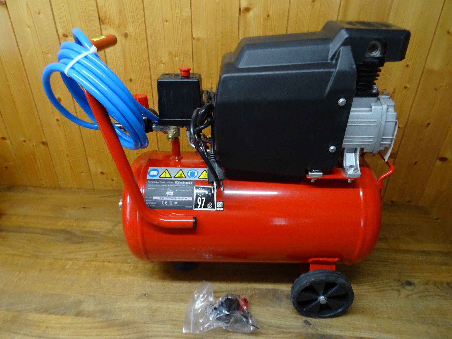 Toutes les machines: Sandstrahlkabine Pemateco, mit Kompressor Einhell alles neu – D'occasion à Lungern par madachsa 6