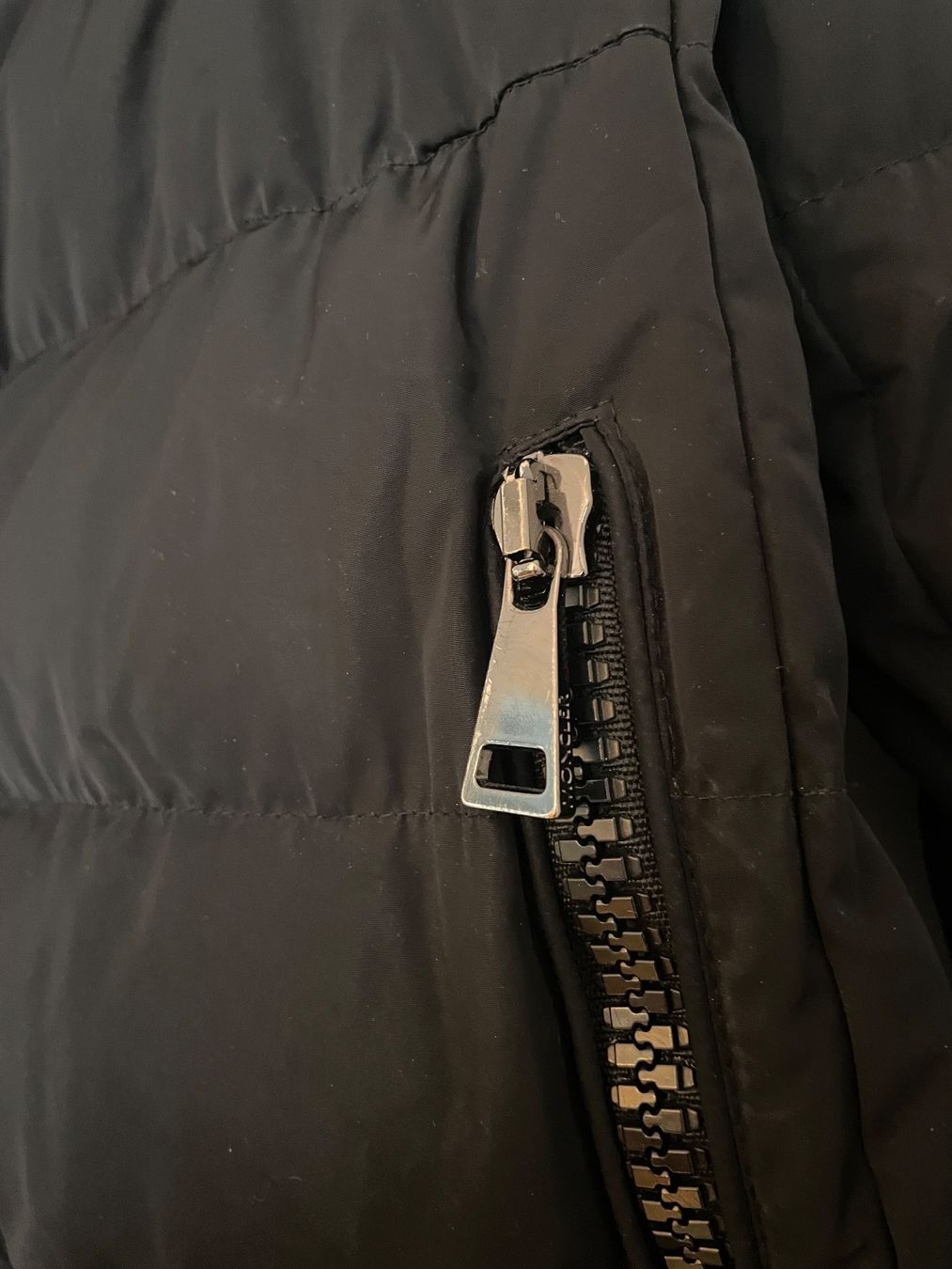 Cappotti: schwarzer Moncler Wintermantel – Usato da Zürich venduto da ohanag 4