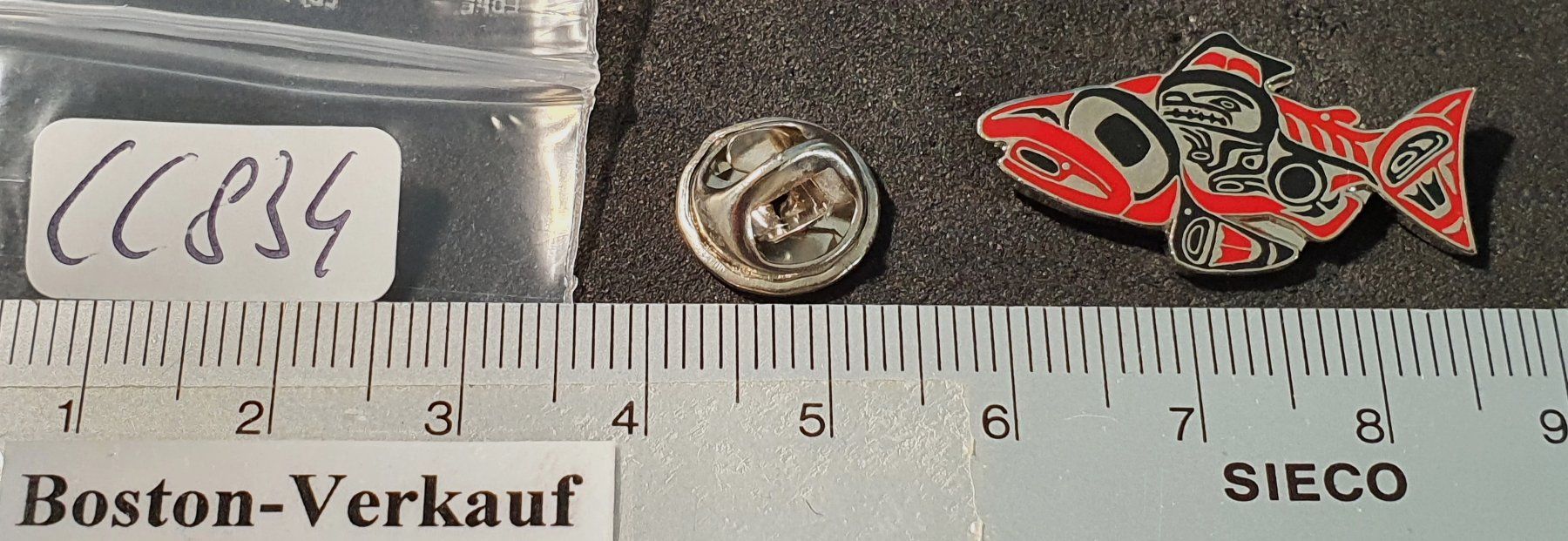 Placchette & Badge: CC834 - Kunst Pin Fisch – Usato da Reinach BL venduto da Boston-Verkauf 1