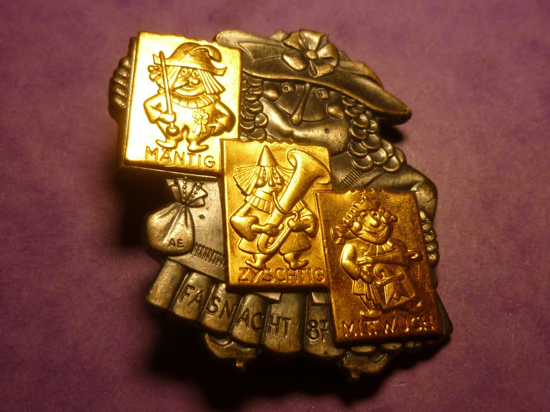 Placchette & Badge: BASEL 1987 GOLD – Usato da Ried (Muotathal) venduto da Mandarin02