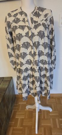 Reserved Sommerkleid mit Muster, Grösse M, 100% Baumwolle
