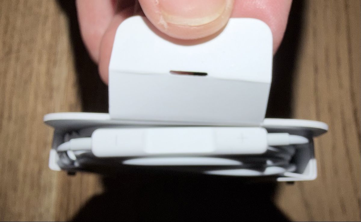 Apple Cuffie: Écouteurs Apple EarPods Lightning blancs neufs – Nuovo e nell'imballaggio originale da Courgevaux venduto da auxtrouvailles 2