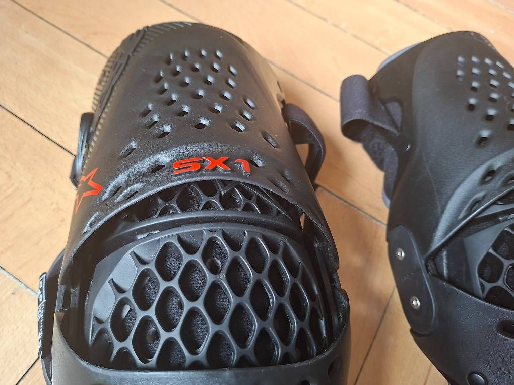 Alpinestars Schutz & Schoner: Alpinestars SX-1 V2 Knieschoner – Gebraucht aus luzern von you_wont_regret_it 2