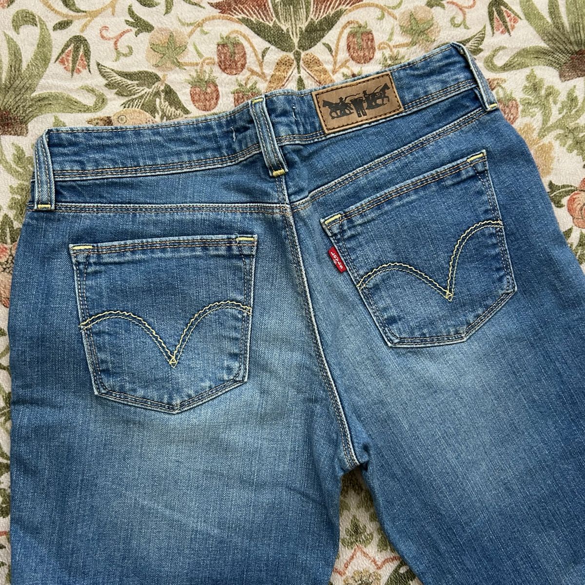 Levi's Jeans: Vintage Levi’s 572 – Nuovo (secondo la descrizione) da Genève venduto da Niara18
