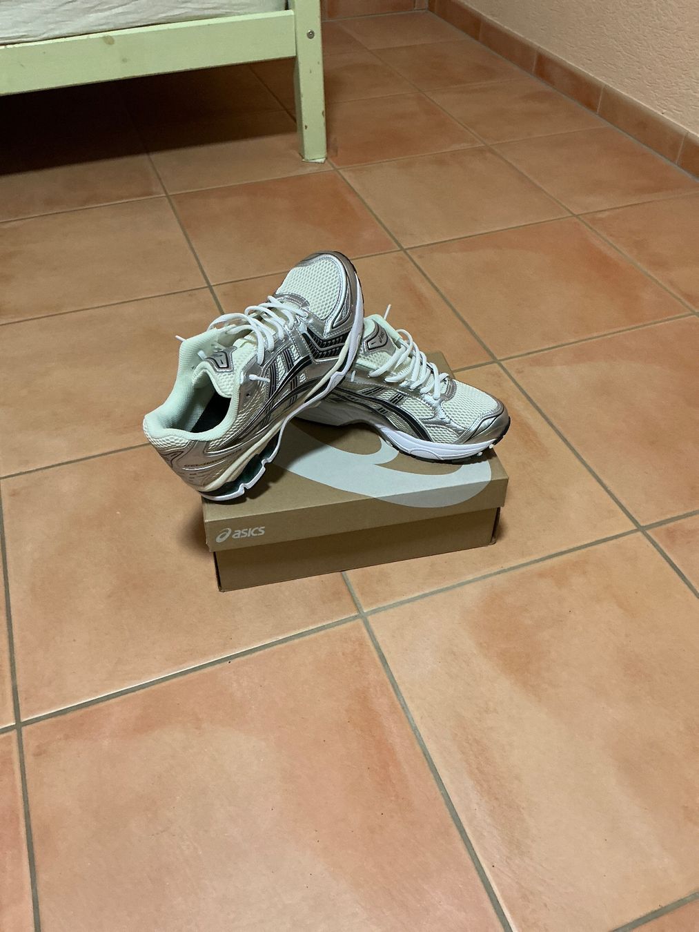 Asics Scarpe da uomo: Asics Gel-Kayano 14 taille 42 – Nuovo e nell'imballaggio originale da Gland venduto da Dedecop2 5