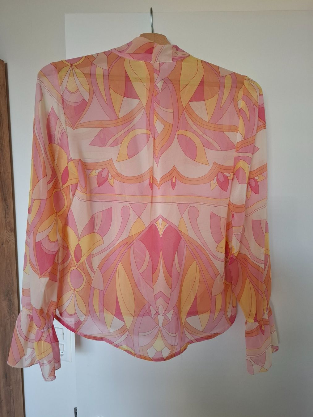 Mango Camicette: Zauberhafte, leicht transparente Bluse mit Print. – Nuovo (secondo la descrizione) da Biel/Bienne venduto da nad_rm72 1