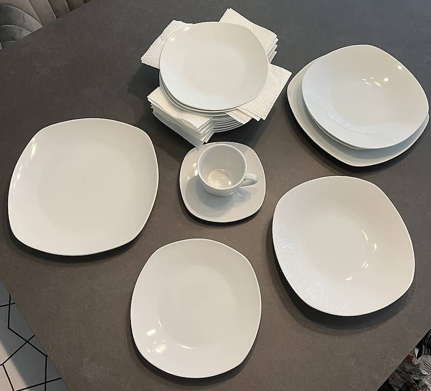 Set di piatti: 12 Teiliges Teller-/Tassen-Set neuwertig – Usato da Glattpark(Opfikon) venduto da isl_p9wq 3