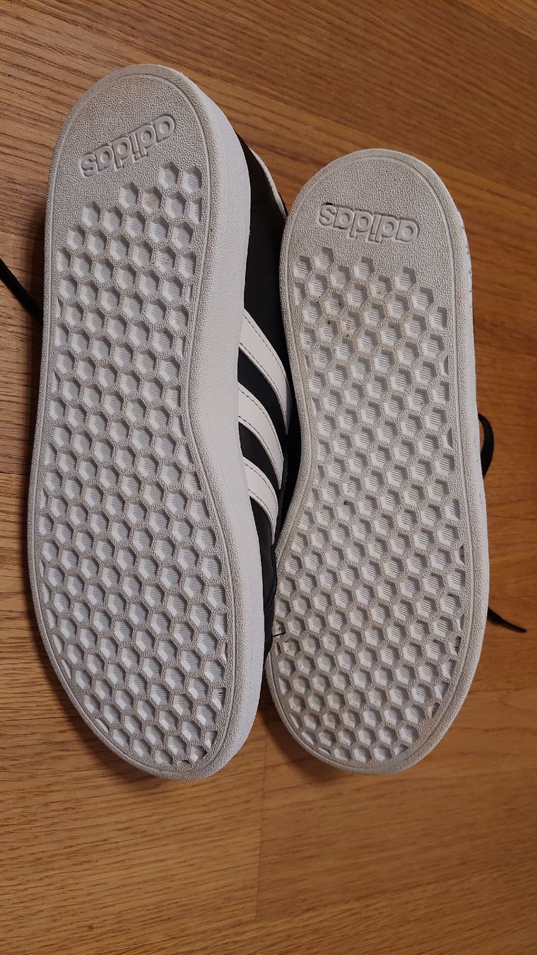 Adidas Chaussures garçon: Adidas Turnschuhe – D'occasion à Steinhausen par Adamster 2
