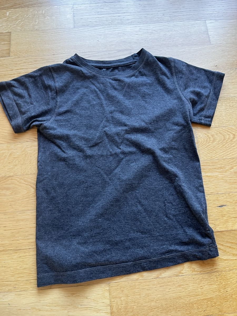 Camicie, T-shirt & Polo: T-Shirt Gr. 122 – Usato da Chur venduto da cardem86