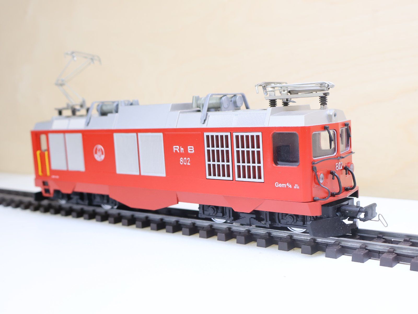 Fama Modellini di ferrovie: FAMA Alpenbahn RhB 9560 Gem 4/4 E-Lok - 0m – Usato da Winterthur venduto da Monstera